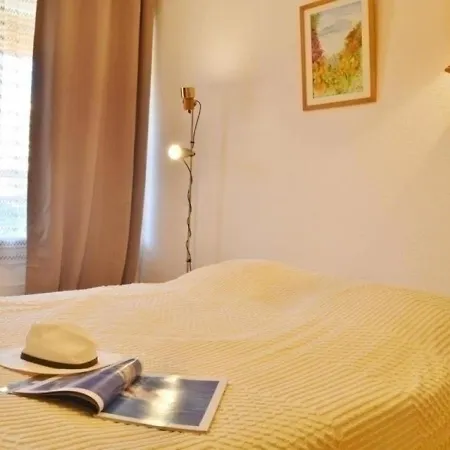 Bormes-les-mimosas, 2 Pieces, 4 Personnes - Fr-1-251-313 *